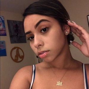 Meet your Posher, Ali